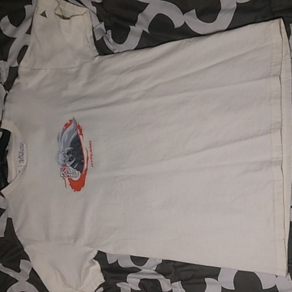 I am selling A inuyasha Shirt bought From Zumiez.Zumiez runs in men Size.